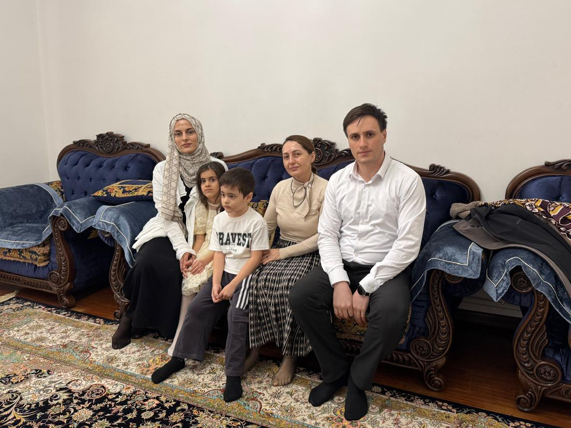 Забота о родных участников СВО. Сотрудники Минэнерго Дагестана навестили семью коллеги-военнослужащего Ислама Будайханова