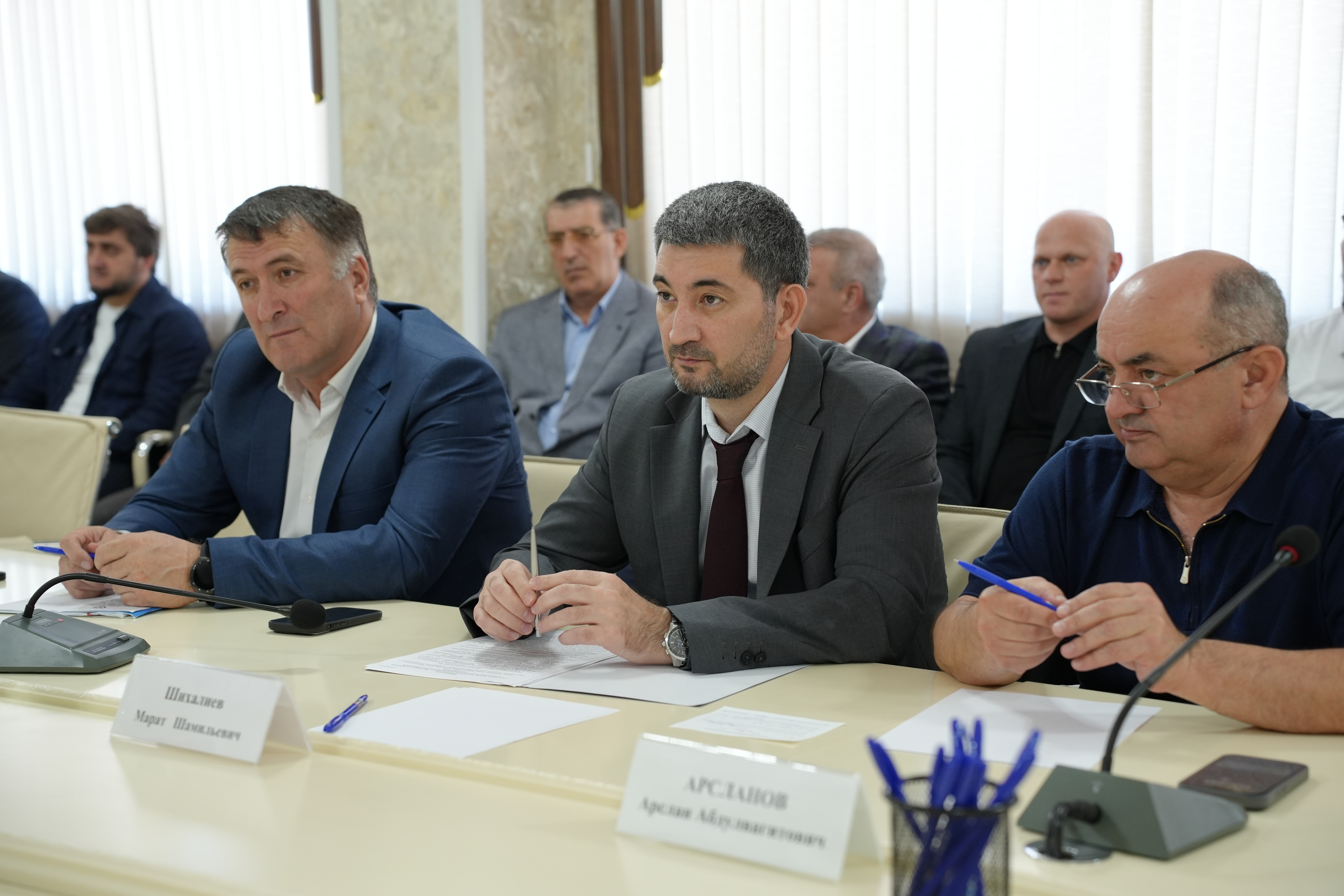На личном контроле. Глава Минэнерго Дагестана Марат Шихалиев выслушал обращения жителей Хасавюрта и Хасавюртовского района