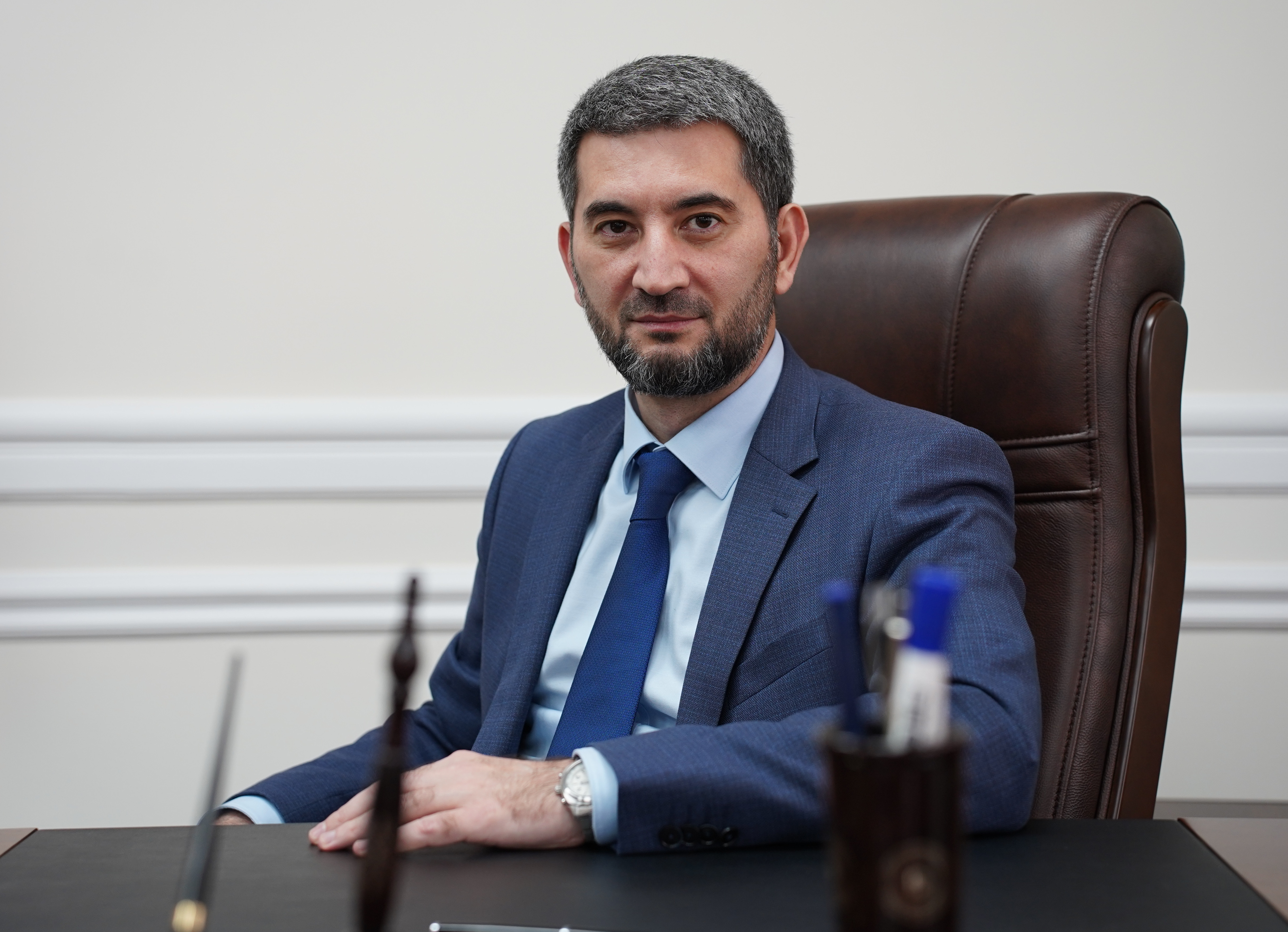 Глава Минэнерго Дагестана Марат Шихалиев поздравил жителей республики с Днем Конституции региона