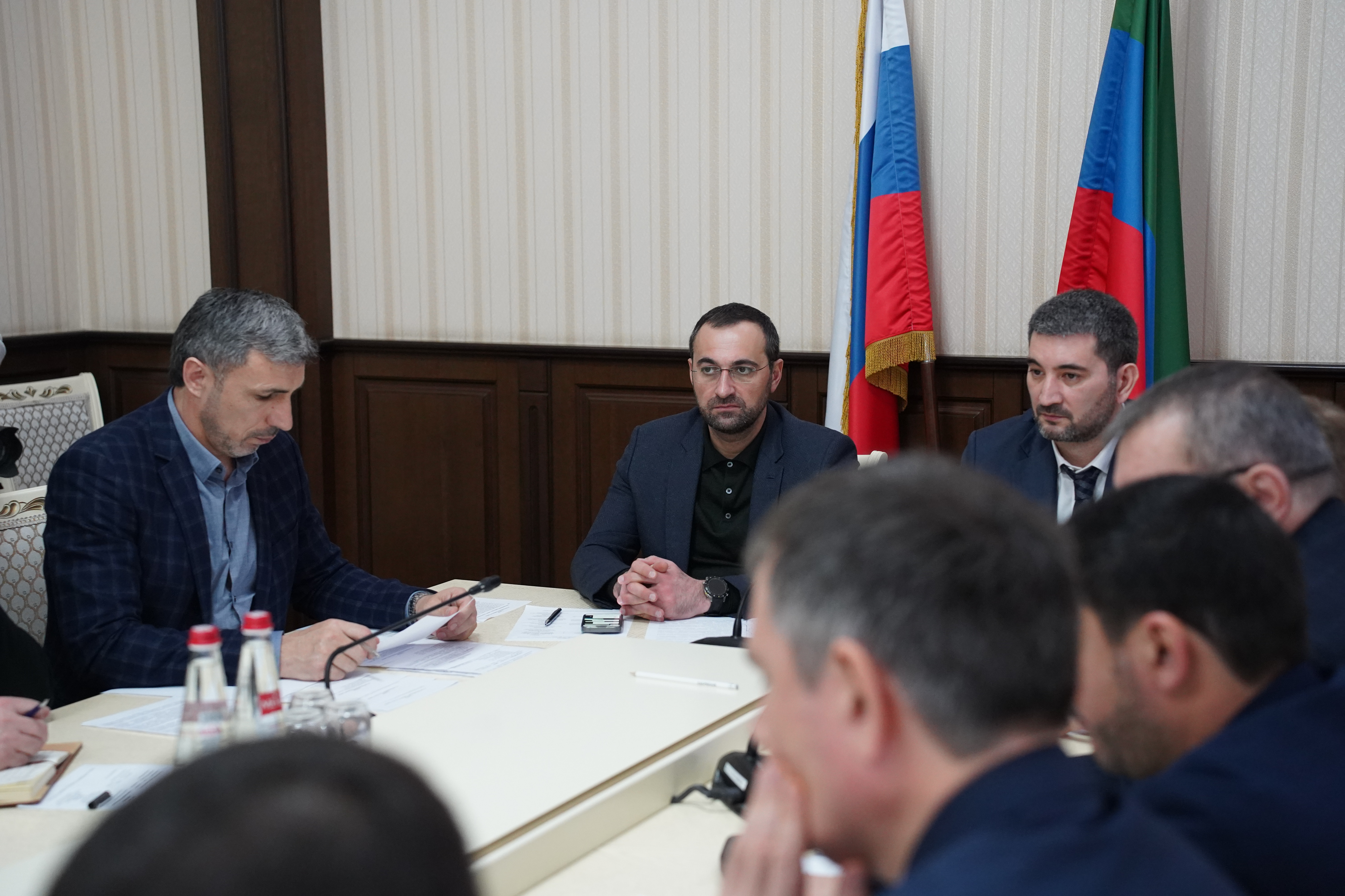 Повышение надёжности электросетевого комплекса Южного Дагестана обсудили на совещании в Дербенте