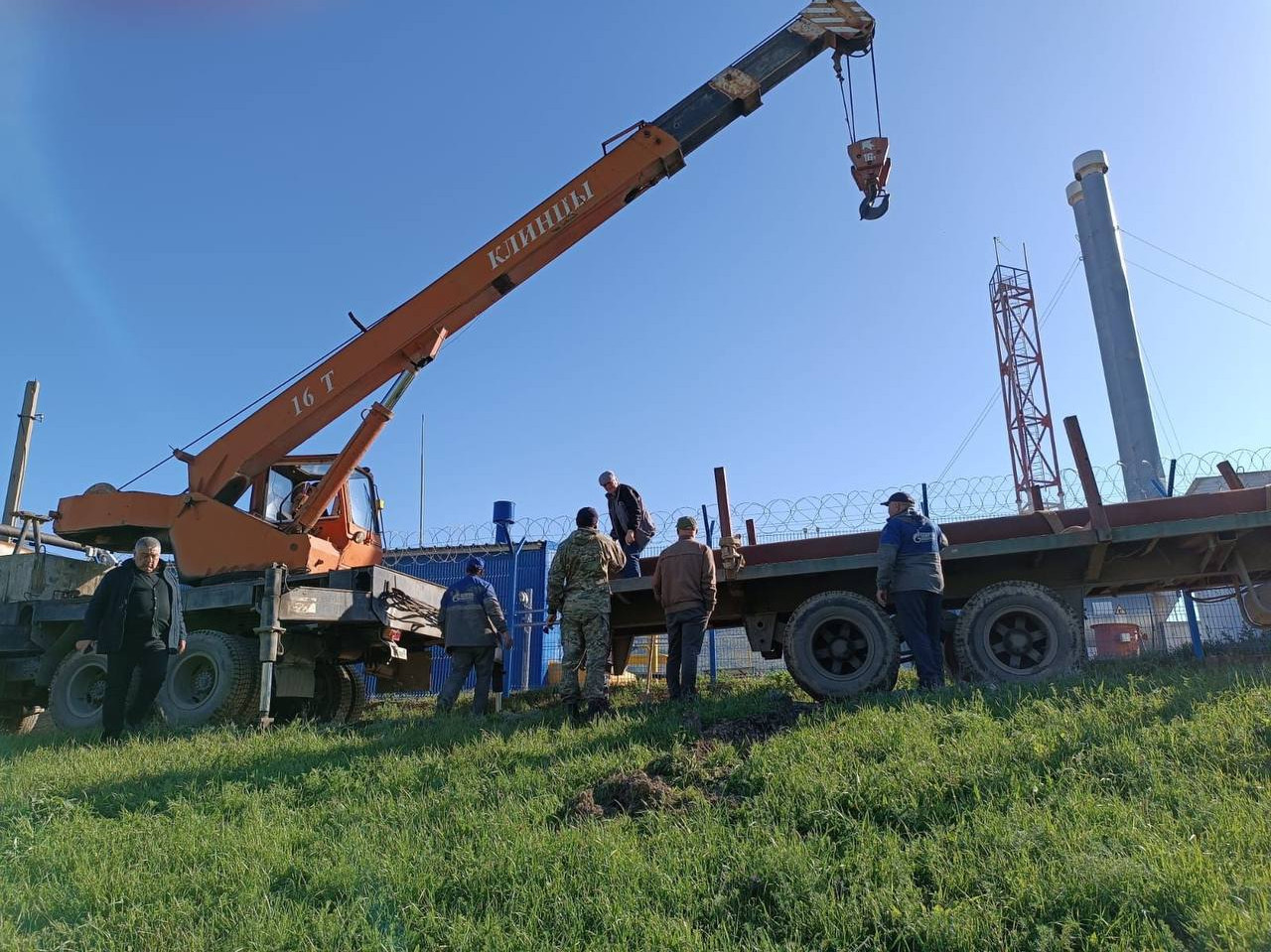 Специалисты газотранспортной компании ООО «ГТК» меняют участок подземного газопровода высокого давления на территории ГРС «Агачаул»