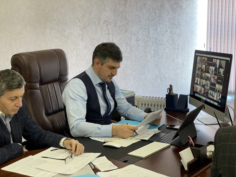 Глава Минэнерго РД Ризван Мурадов раскритиковал работу муниципалитетов по выполнению протокольных поручений