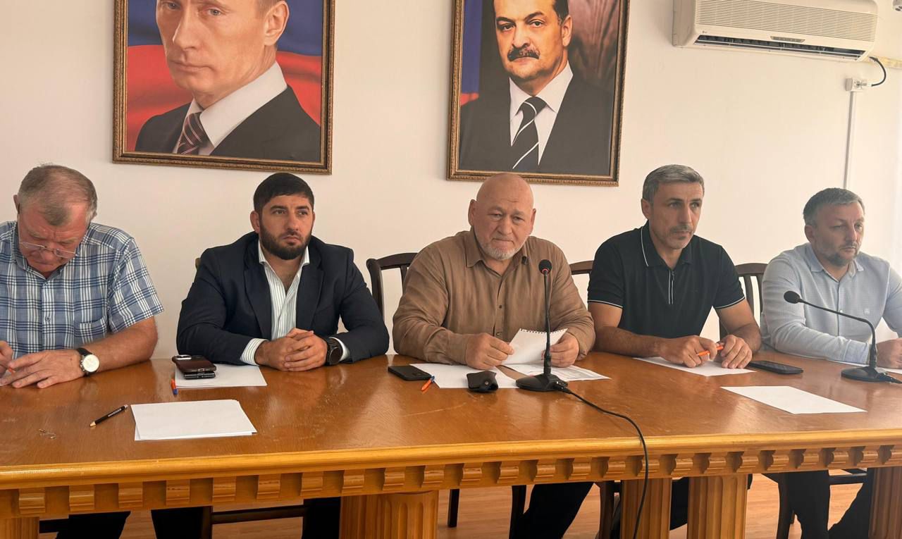 Под руководством заместителя министра энергетики и тарифов Республики Дагестан Раджаба Набиева прошло рабочее совещание в Унцукульском районе