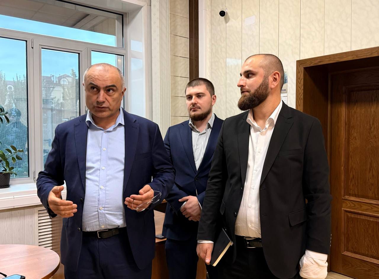 Участник СВО Магомедрасул Магомедов в рамках стажировки в Минэнерго Дагестана ознакомился с работой ключевых энергетических объектов республики