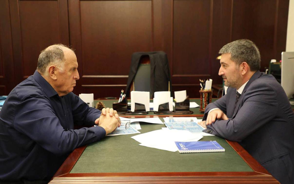 На рабочей встрече с председателем Правительства Абдулмуслимом Абдулмуслимовым доложил об основных показателях работы топливно-энергетического комплекса Республики Дагестан за 10 месяцев 2025 года.