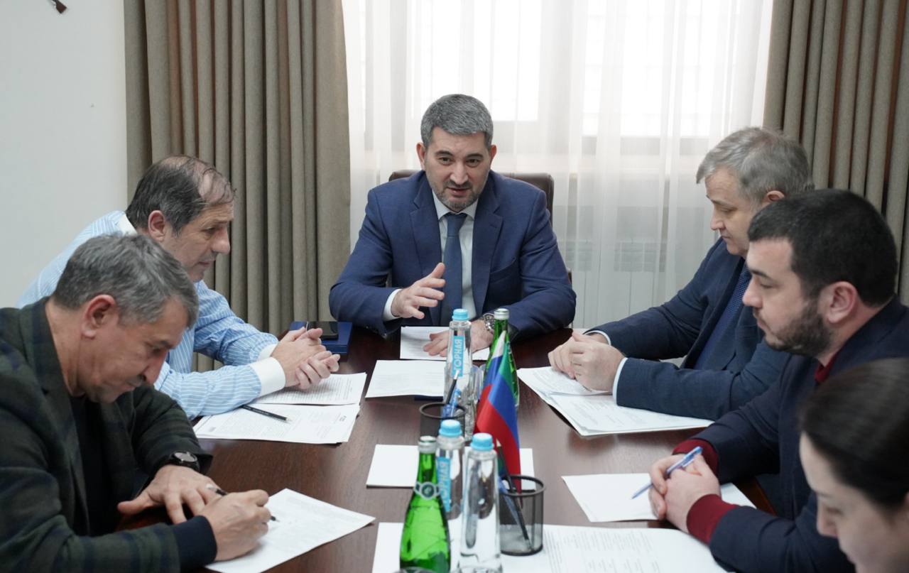 По поручению Главы Республики Дагестан Сергея Меликова в Минэнерго прошло совещание по обеспечению надёжного газоснабжения микрорайона «Южный» в Дербенте