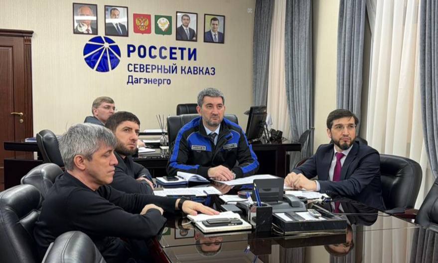 Принял участие в экстренном заседании оперативного штаба по ликвидации последствий чрезвычайной ситуации, проводимом под председательством Главы Республики Дагестан Сергея Меликова.