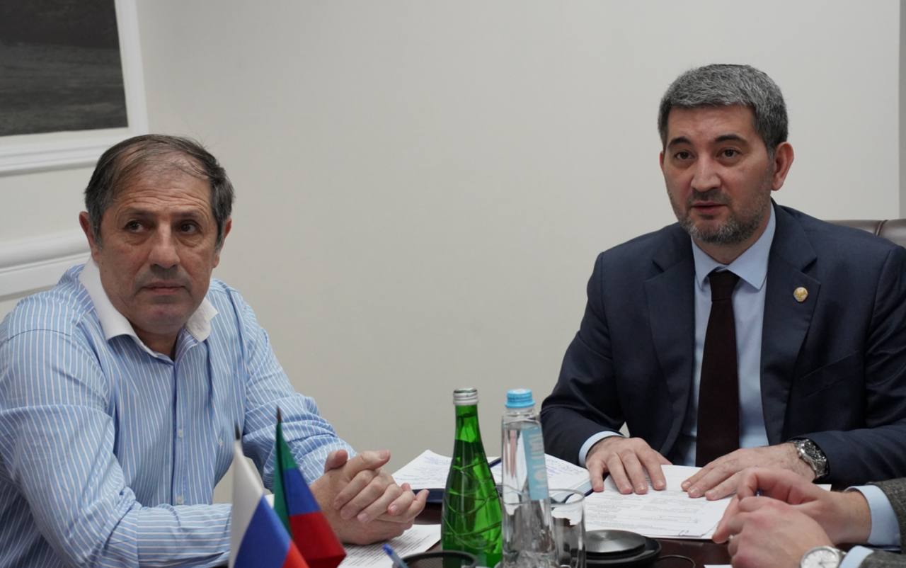 Министр энергетики и тарифов РД Марат Шихалиев провёл совещание в связи с очередным прогнозируемым комплексом неблагоприятных метеорологических явлений в период с 11 по 12 апреля.