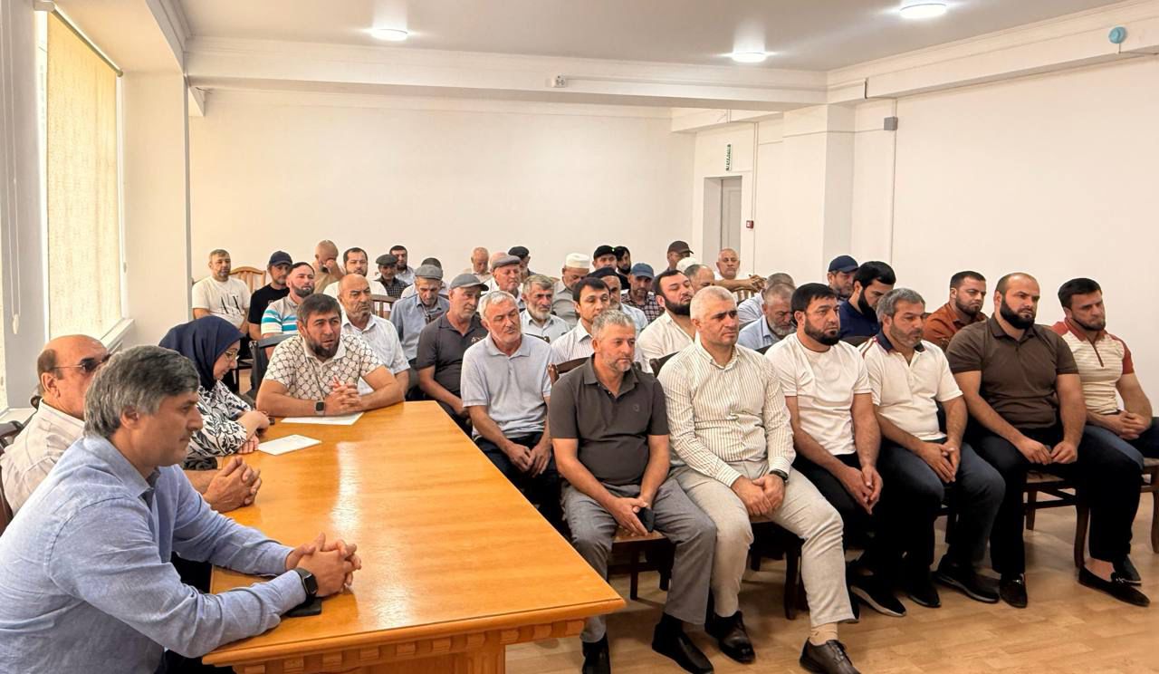 Под руководством заместителя министра энергетики и тарифов Республики Дагестан Раджаба Набиева прошло рабочее совещание в Унцукульском районе