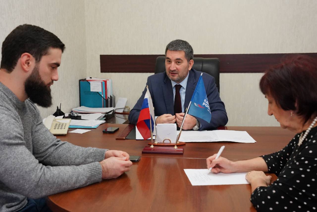 Марат Шихалиев провел прием граждан в Общественной приемной Председателя партии «Единая Россия» Дмитрия Медведева