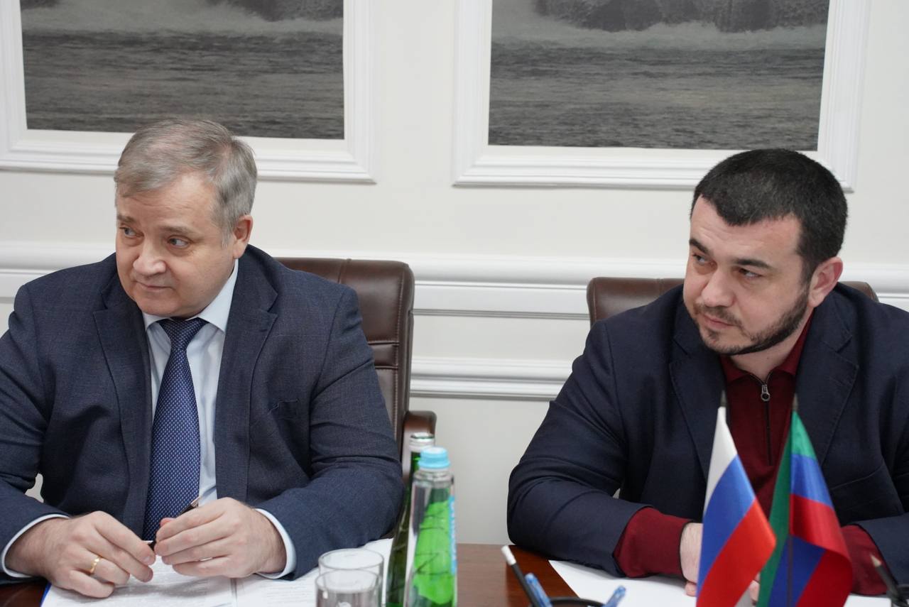 По поручению Главы Республики Дагестан Сергея Меликова в Минэнерго прошло совещание по обеспечению надёжного газоснабжения микрорайона «Южный» в Дербенте