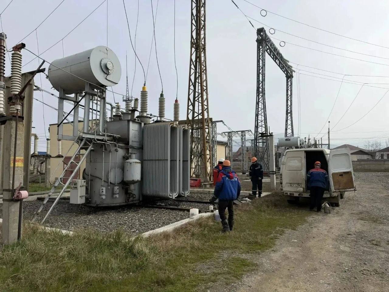 Энергетики филиала «Дагэнерго» провели плановые работы на подстанции «Махачкала-110»