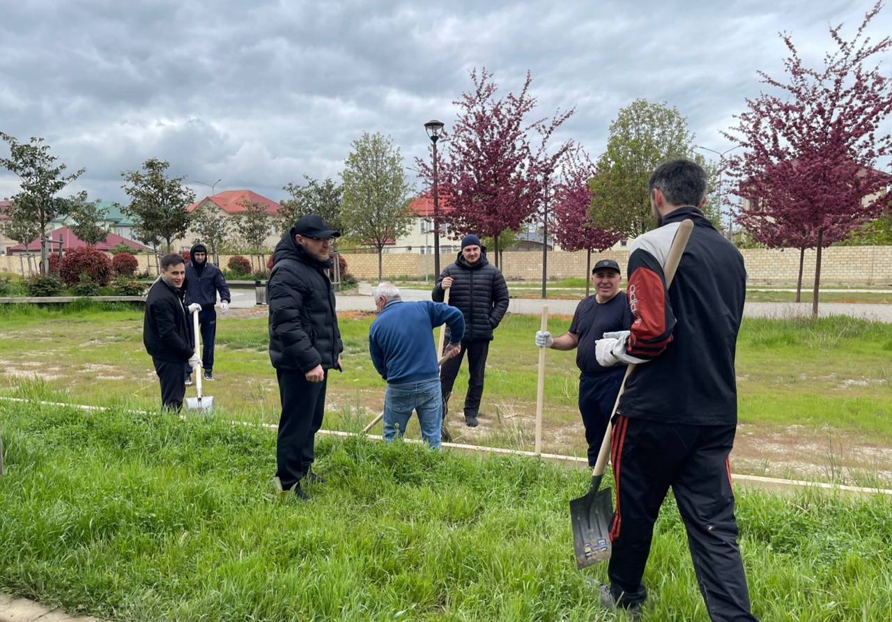 Субботник на улице Славы: коллектив Минэнерго РД – за чистоту и порядок!