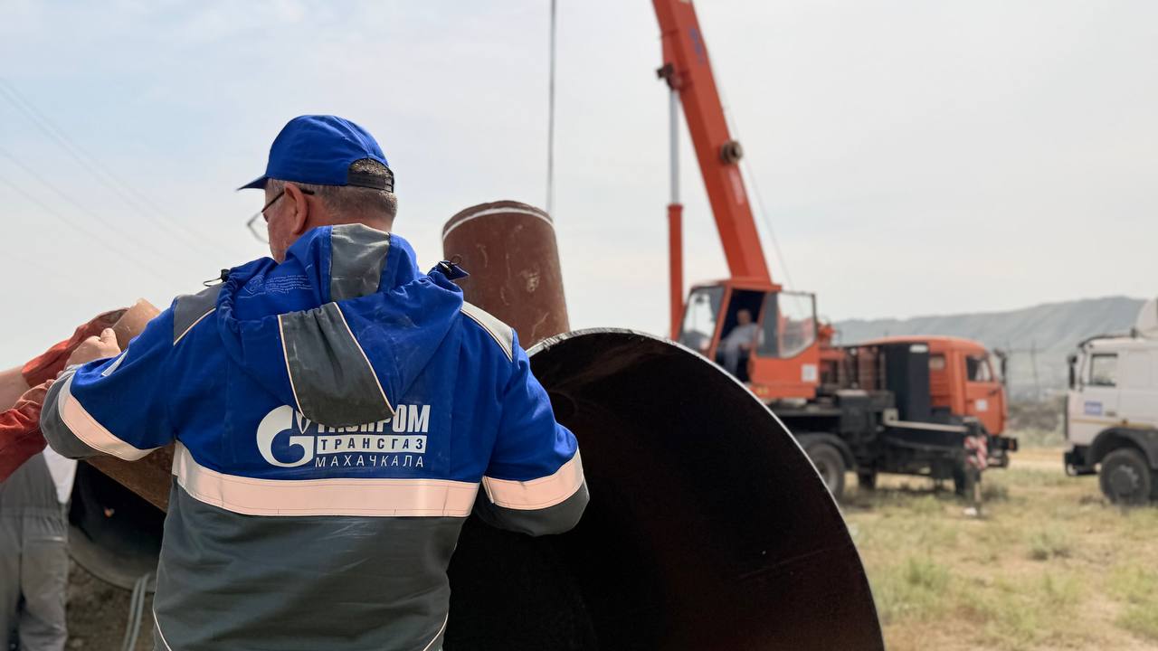 Выехал на место аварийно-восстановительных работ на магистральном газопроводе «Моздок – Казимагомед» вместе с первым заместителем Динисламом Иманмурзаевым.